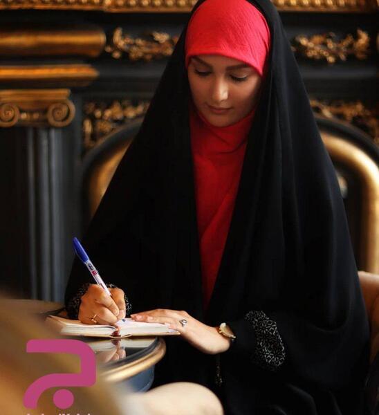 عکس مجری زن عطسه