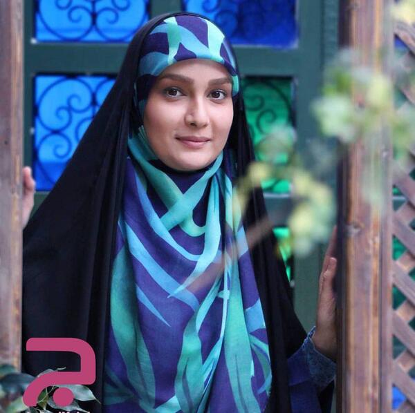 عکس مجری زن عطسه