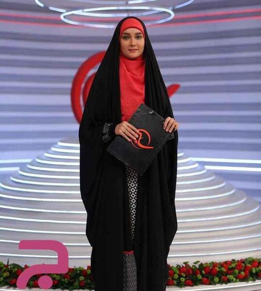 عکس مجری زن عطسه