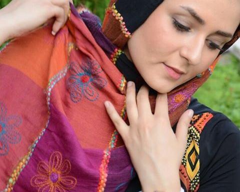 عکس مجری زن رنگین کمان