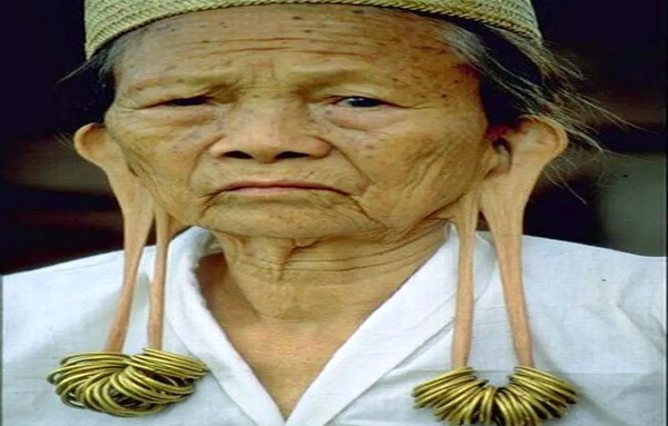 عکس گوشواره در گوش