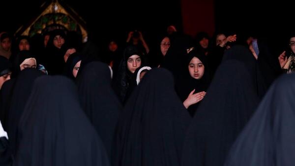 عکس دختر چادری در هیئت