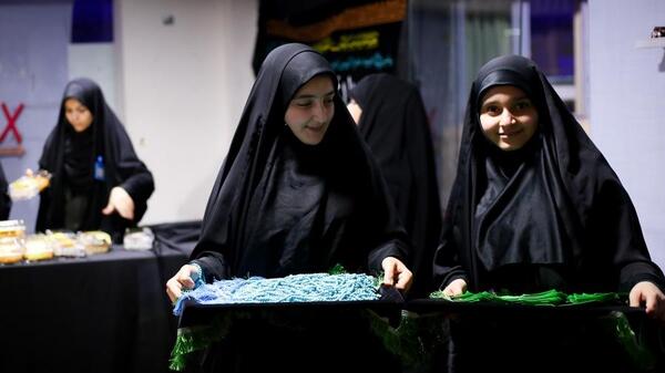 عکس دختر چادری در هیئت