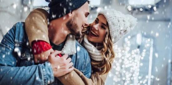 عکس برف بازی عاشقانه