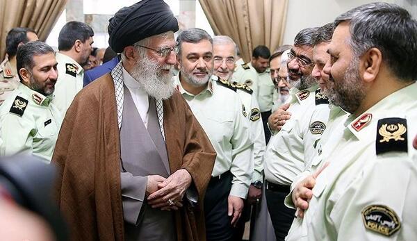 عکس رهبر نیروی انتظامی