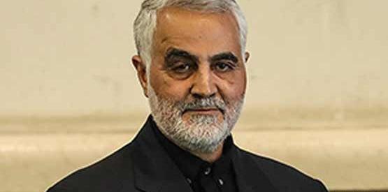 عکس حاج قاسم در حرم حضرت زینب
