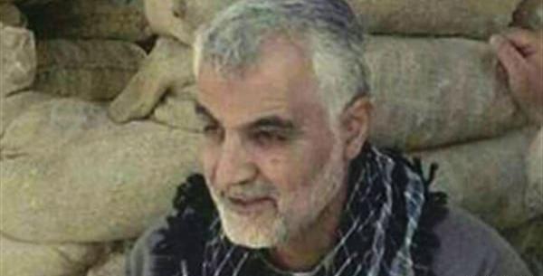 عکس حاج قاسم در حرم حضرت زینب