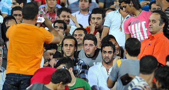 عکس پوریا پورسرخ در ورزشگاه آزادی