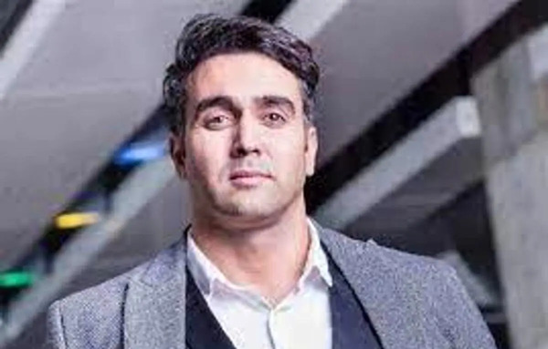 عکس پوریا پورسرخ در ورزشگاه آزادی