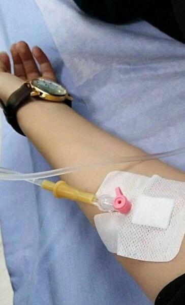 عکس سرم دست دختر طبیعی