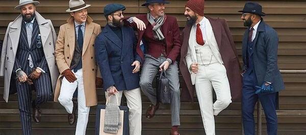 عکس کلاه زمستانی با کت و شلوار