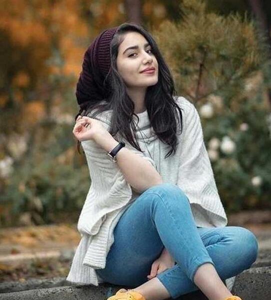 عکس دختر فیک در خانه