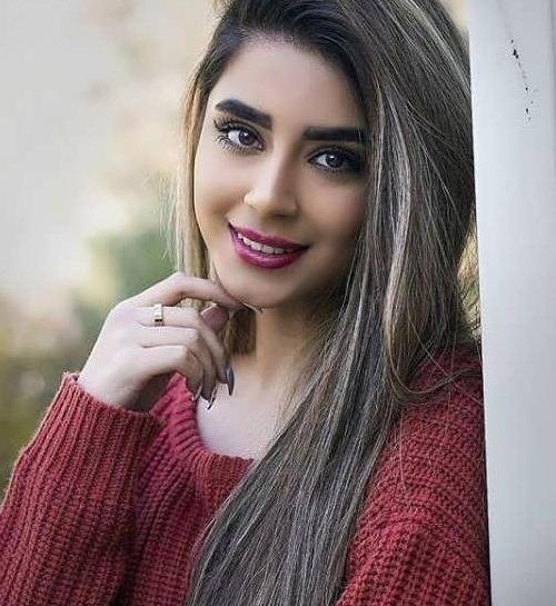 عکس دختر فیک در خانه
