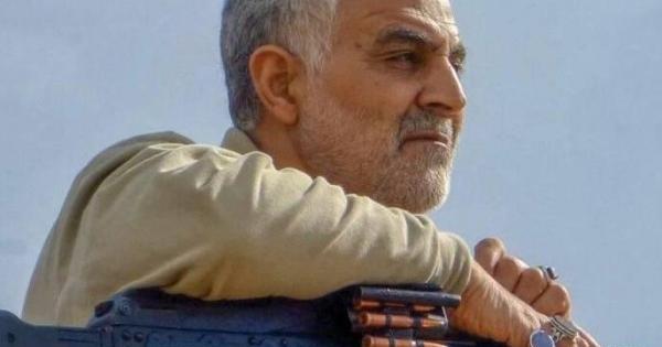 عکس حاج قاسم با تفنگ