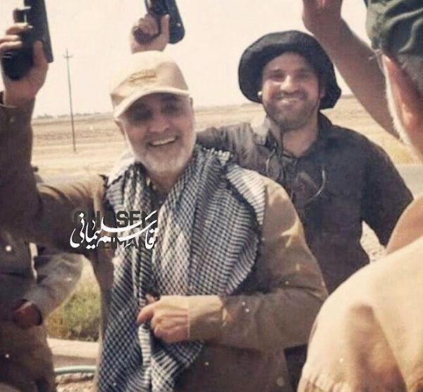 عکس حاج قاسم با تفنگ