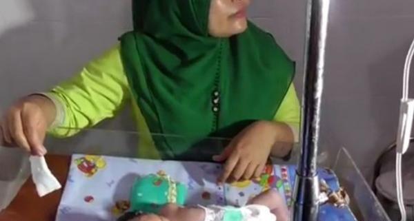 عکس یک دختر چشم ابی