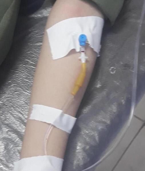 عکس فیک دختر سرم زده