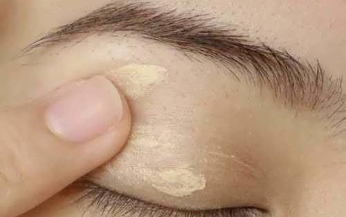 عکس چشم های پف دار