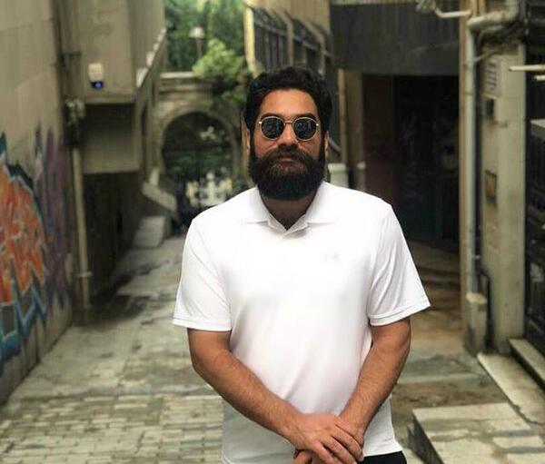 عکس خواننده روسری آبی