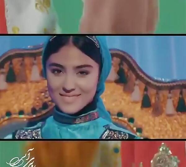 عکس خواننده روسری آبی