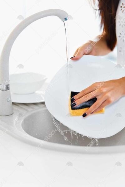 عکس شستن ظرف غذا