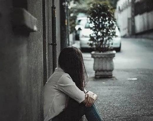 ژست عکس تولد غمگین