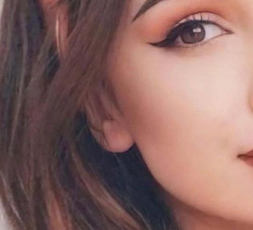 عکس دختر فیک طبیعی از صورت