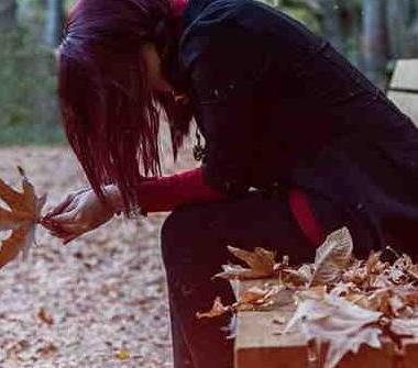 عکس دختر پاییزی غمگین