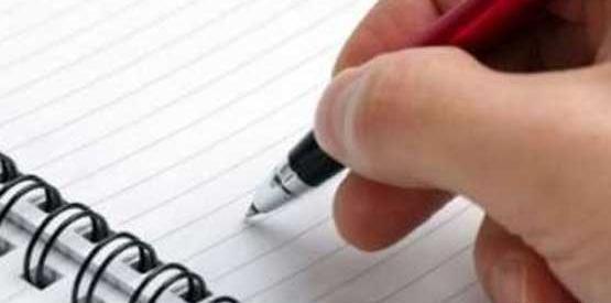 عکس هنری در حال نوشتن