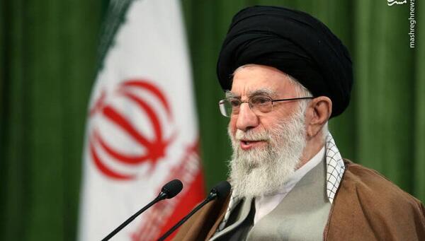 عکس رهبر در سخنرانی امروز