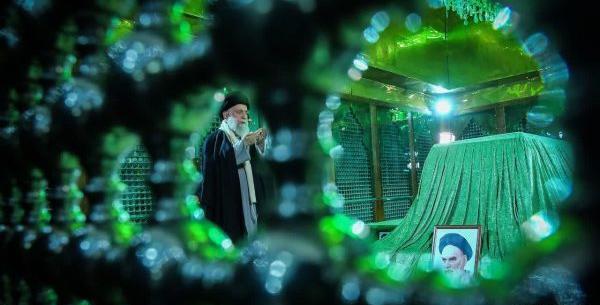 عکس رهبر در سخنرانی امروز