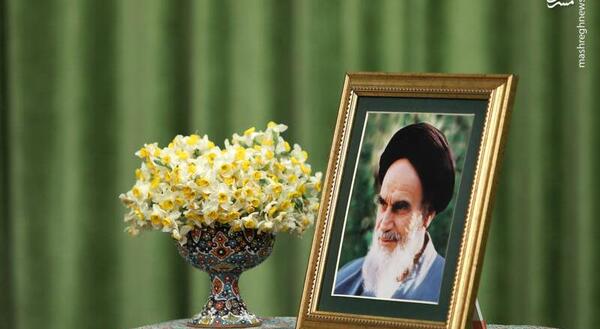 عکس رهبر در سخنرانی امروز