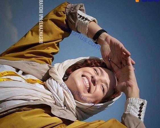 ژست عکس مجری