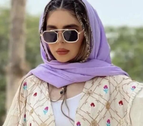عکس دختر فیک با عینک