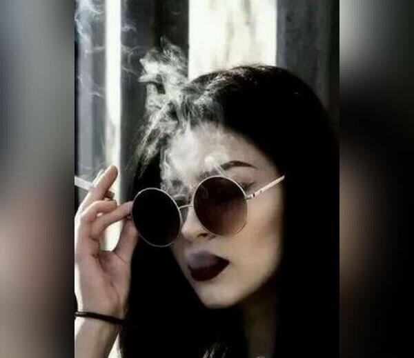 عکس دختر فیک با عینک