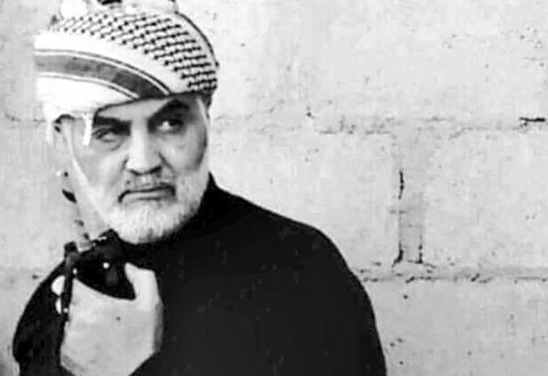 عکس حاج قاسم در جبهه