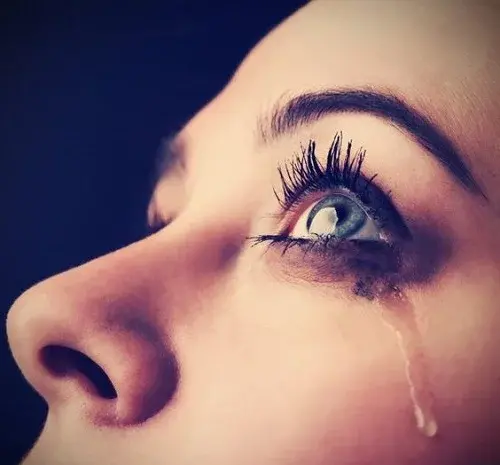 عکس فیک دختر ناراحت
