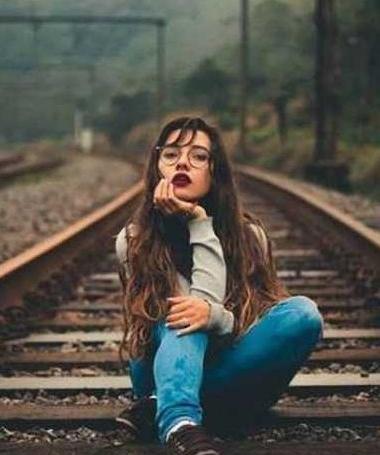 عکس فیک دختر ناراحت
