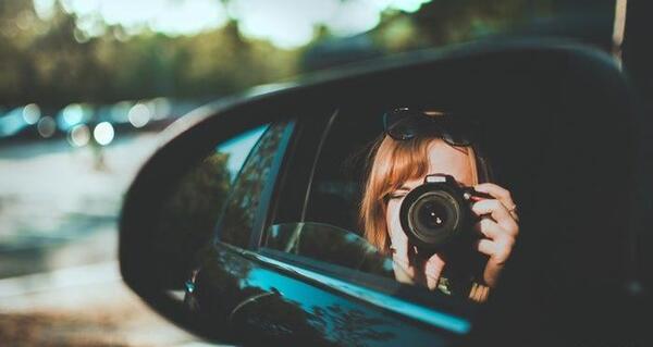 ژست برای عکس گرفتن سلفی