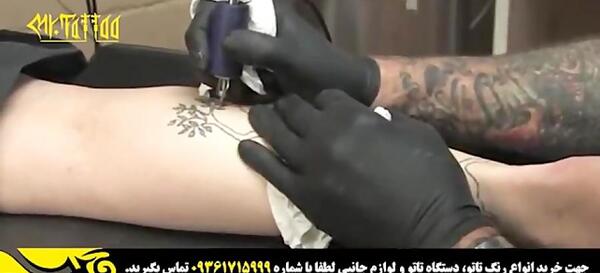 عکس زدن تاتو روی دست