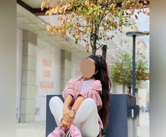 ژست عکس نشسته جلو اینه