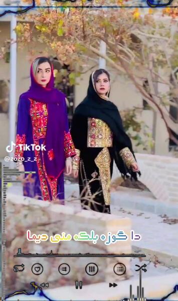 عکس دختر بلوچ با گوشی ایفون