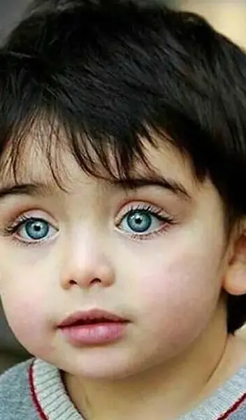 عکس پسر کوچولو چشم مشکی