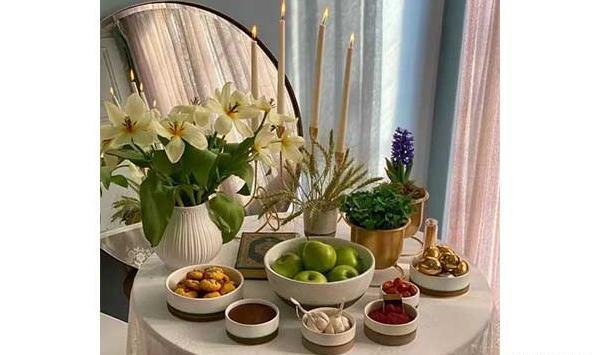ایده ژست عکس با سفره هفت سین