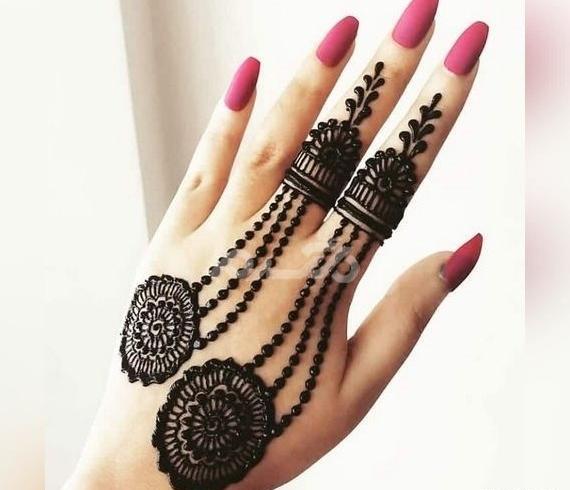 عکس رنگ حنا روی ناخن