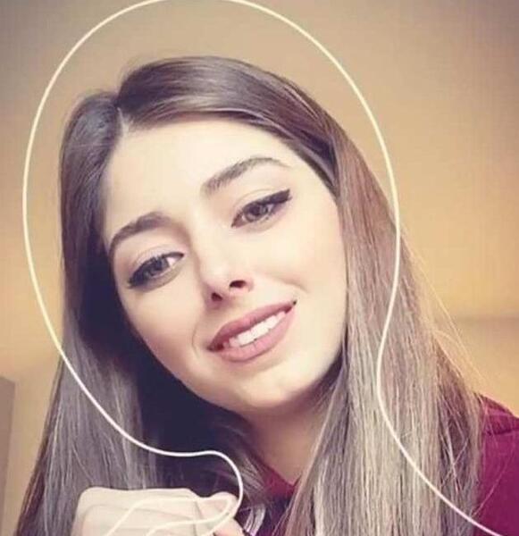 ژست عکس سلفی تکی