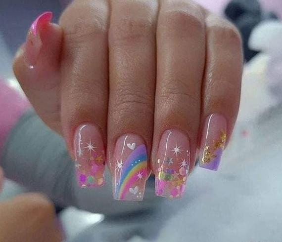 عکس مدل ناخن رنگین کمانی