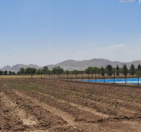 عکس زمین چهار دیواری