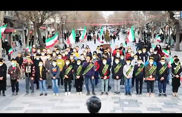 عکس حاج قاسم موقع نماز