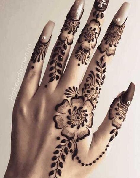 عکس نقش حنا عربی روی دست